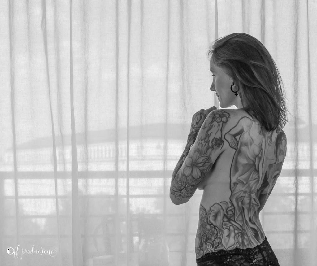 Black and white Ink Shooting mit&nbsp;Käthe